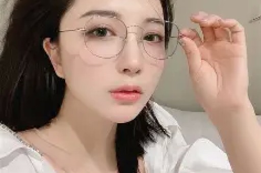 陪睡陪玩竟然只是冰山一角又有女星自曝圈内黑幕五十五岁了都不肯放过