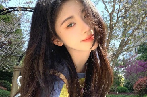 易易紫曝明星翻红后会耍大牌：红了之后就会耍大牌身边有很多